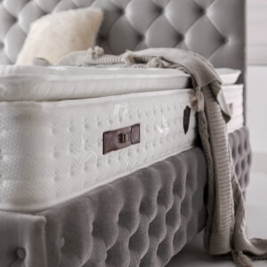 valentino set - Image 11